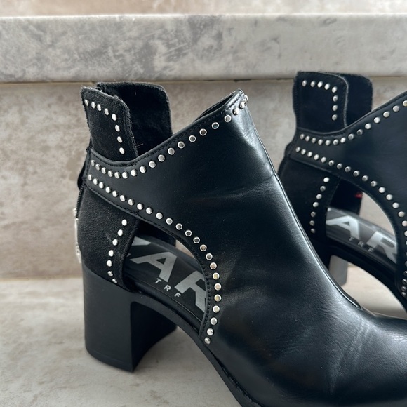 Zara Fall Booties with Cut out detailing - Picture 2 of 10